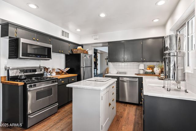 4631 E PINCHOT Avenue, Phoenix, AZ 85018