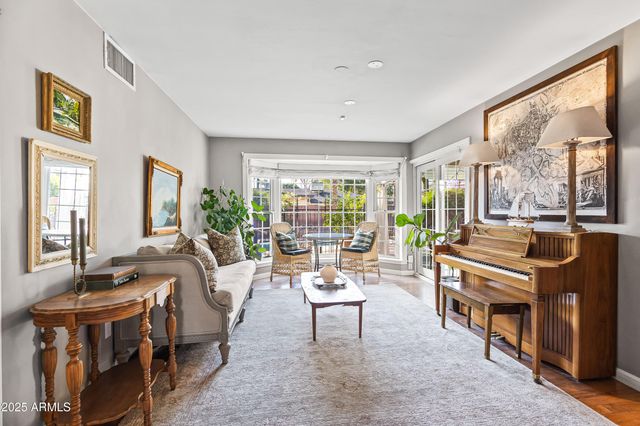 4631 E PINCHOT Avenue, Phoenix, AZ 85018