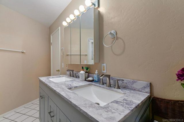 31848 Oak Glen Rd, Valley Center, CA 92082