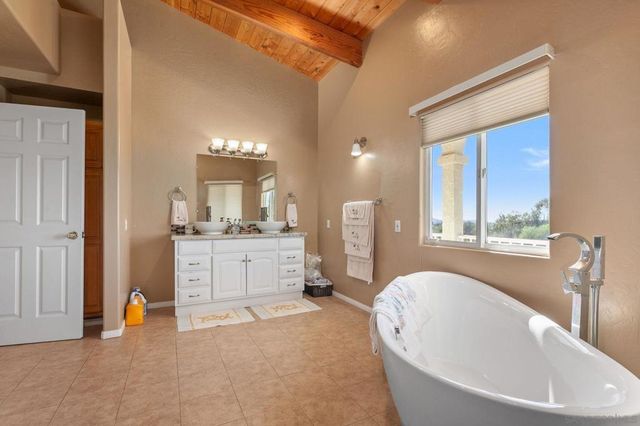 31848 Oak Glen Rd, Valley Center, CA 92082