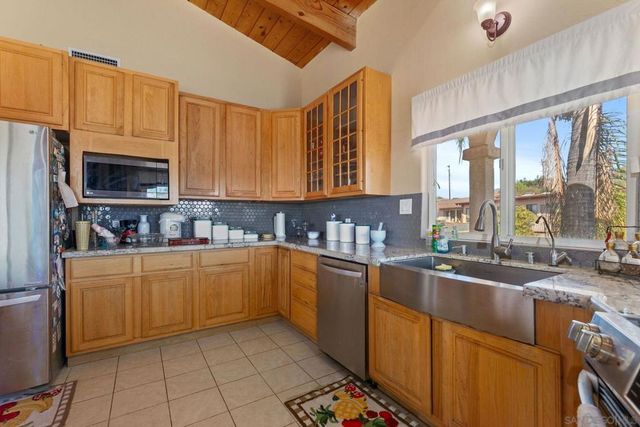 31848 Oak Glen Rd, Valley Center, CA 92082