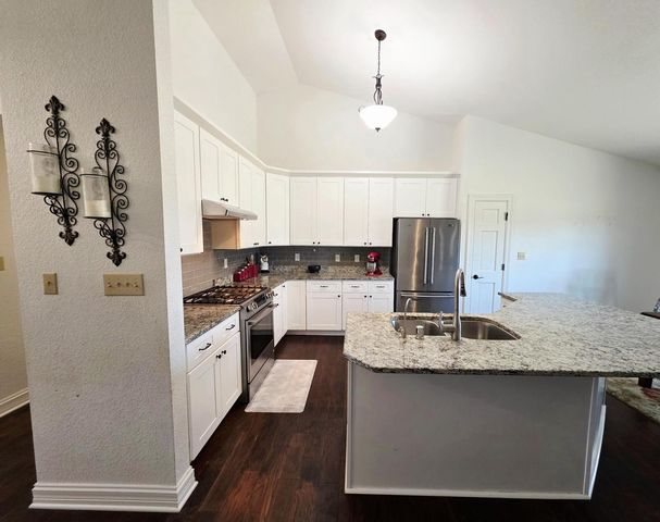 W172N10110 Woodbridge LANE, Germantown, WI 53022