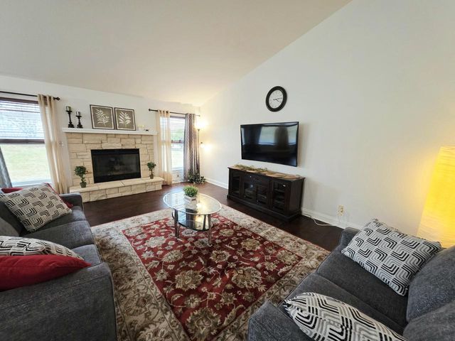 W172N10110 Woodbridge LANE, Germantown, WI 53022