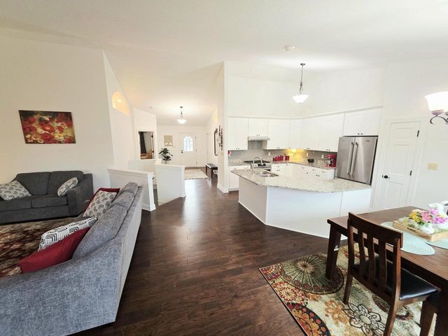 W172N10110 Woodbridge LANE, Germantown, WI 53022