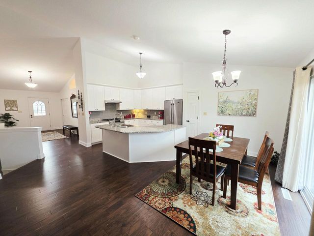 W172N10110 Woodbridge LANE, Germantown, WI 53022