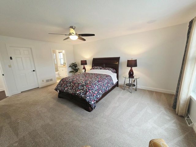 W172N10110 Woodbridge LANE, Germantown, WI 53022