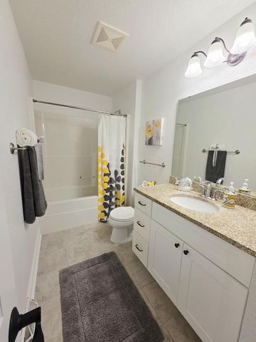 W172N10110 Woodbridge LANE, Germantown, WI 53022