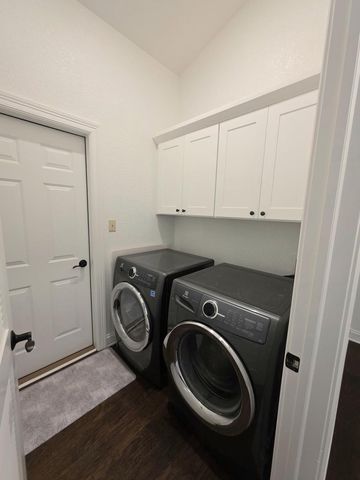 W172N10110 Woodbridge LANE, Germantown, WI 53022