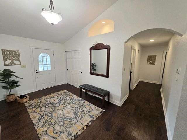 W172N10110 Woodbridge LANE, Germantown, WI 53022