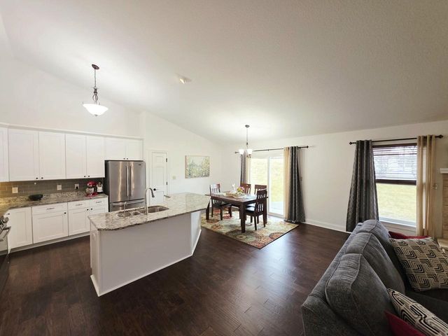 W172N10110 Woodbridge LANE, Germantown, WI 53022