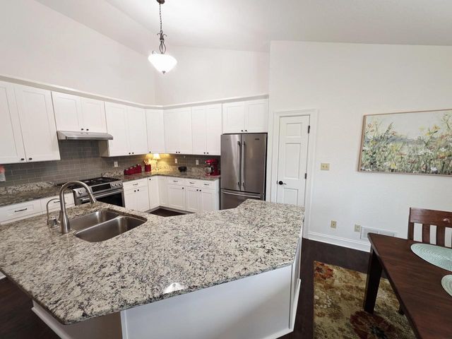 W172N10110 Woodbridge LANE, Germantown, WI 53022