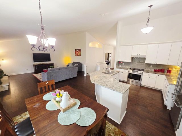 W172N10110 Woodbridge LANE, Germantown, WI 53022