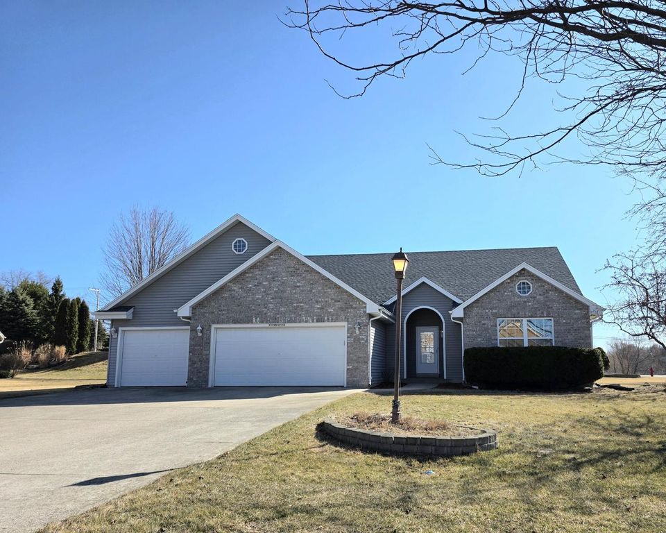 W172N10110 Woodbridge LANE, Germantown, WI 53022