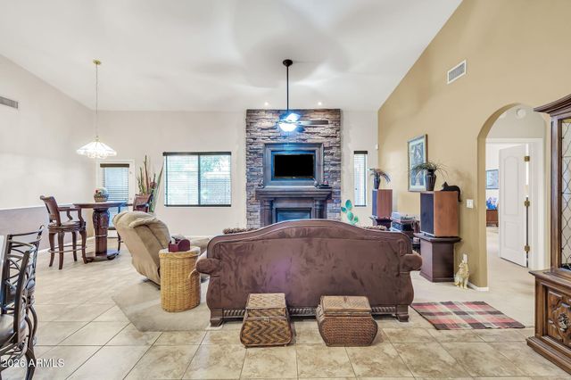 1929 S COLE Drive, Gilbert, AZ 85295