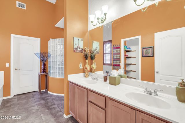 1929 S COLE Drive, Gilbert, AZ 85295