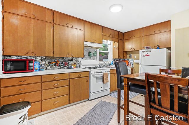 2996 Roosevelt Road, Roosevelt Park, MI 49441