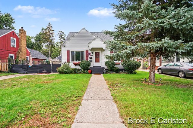 2996 Roosevelt Road, Roosevelt Park, MI 49441