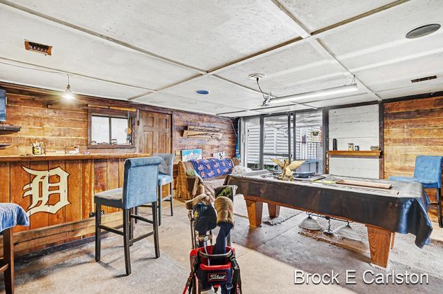 2996 Roosevelt Road, Roosevelt Park, MI 49441
