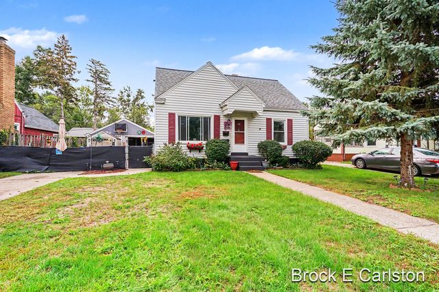2996 Roosevelt Road, Roosevelt Park, MI 49441