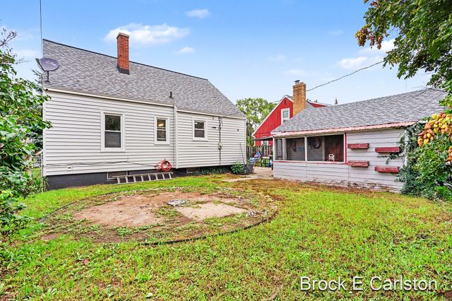 2996 Roosevelt Road, Roosevelt Park, MI 49441