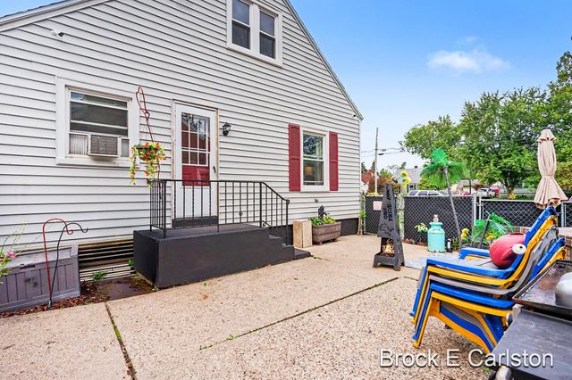 2996 Roosevelt Road, Roosevelt Park, MI 49441