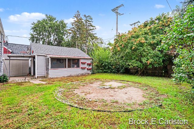 2996 Roosevelt Road, Roosevelt Park, MI 49441