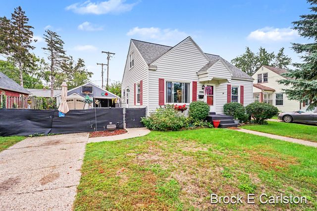 2996 Roosevelt Road, Roosevelt Park, MI 49441