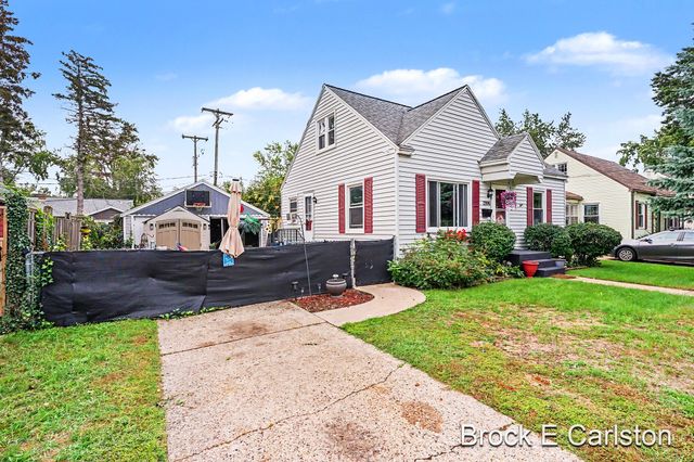 2996 Roosevelt Road, Roosevelt Park, MI 49441