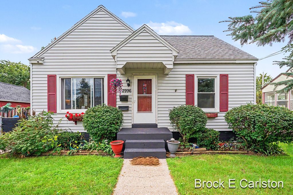 2996 Roosevelt Road, Roosevelt Park, MI 49441