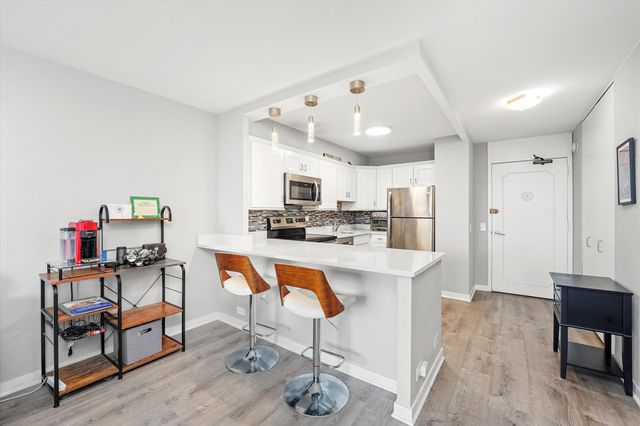1560 N Sandburg Terrace 1209J, Chicago, IL 60610