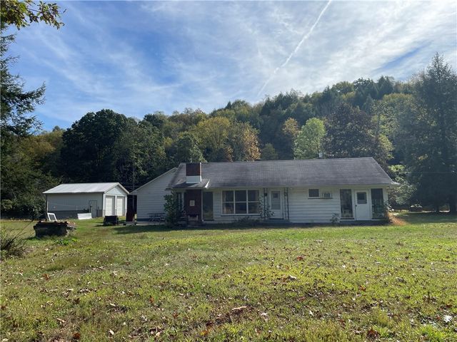 239 Sleepy Hollow Dr, Franklin, PA 16323