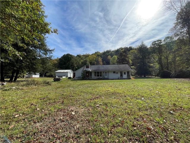 239 Sleepy Hollow Dr, Franklin, PA 16323