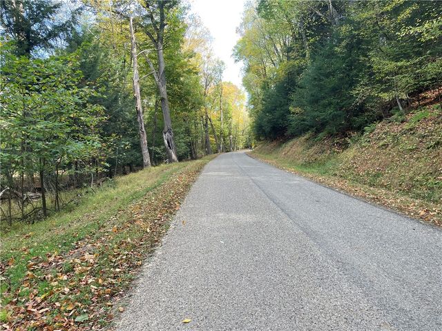 239 Sleepy Hollow Dr, Franklin, PA 16323