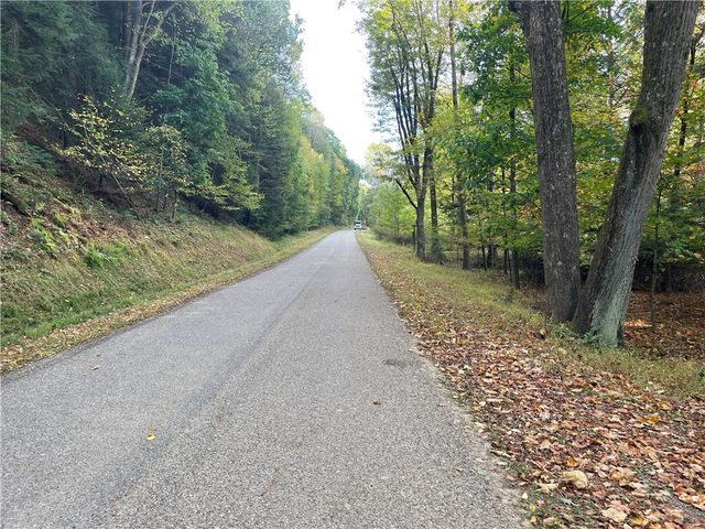 239 Sleepy Hollow Dr, Franklin, PA 16323