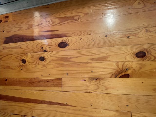 239 Sleepy Hollow Dr, Franklin, PA 16323