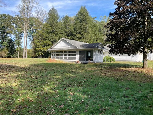 239 Sleepy Hollow Dr, Franklin, PA 16323