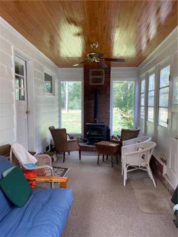 239 Sleepy Hollow Dr, Franklin, PA 16323