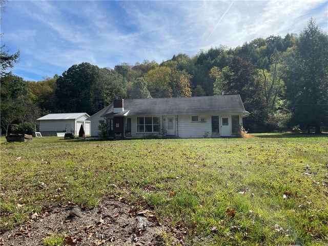 239 Sleepy Hollow Dr, Franklin, PA 16323