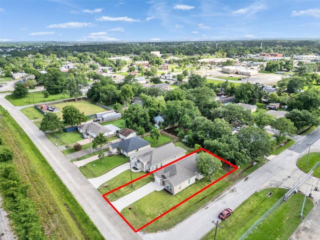4102 Hill Avenue, Dickinson, TX 77539