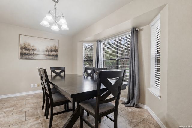 106 Oak Ridge Dr., La Vernia, TX 78121