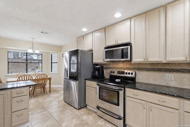 106 Oak Ridge Dr., La Vernia, TX 78121
