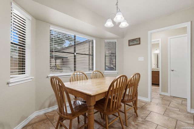 106 Oak Ridge Dr., La Vernia, TX 78121