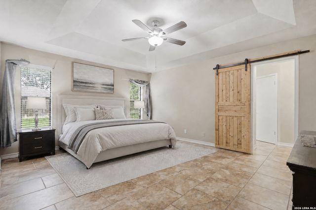 106 Oak Ridge Dr., La Vernia, TX 78121
