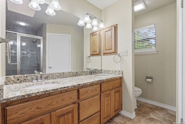 106 Oak Ridge Dr., La Vernia, TX 78121
