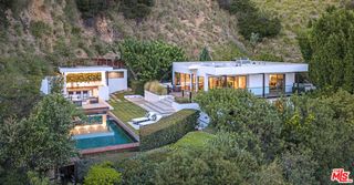 7933 Fareholm Drive, Los Angeles, CA 90046