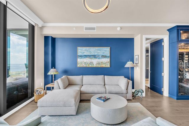 100 1ST AVENUE N 3404, St Petersburg, FL 33701