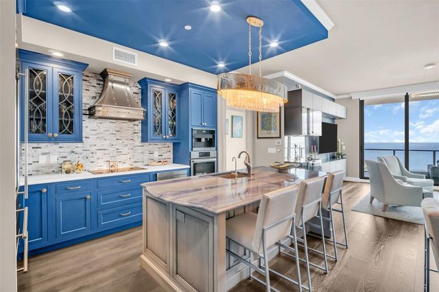 100 1ST AVENUE N 3404, St Petersburg, FL 33701