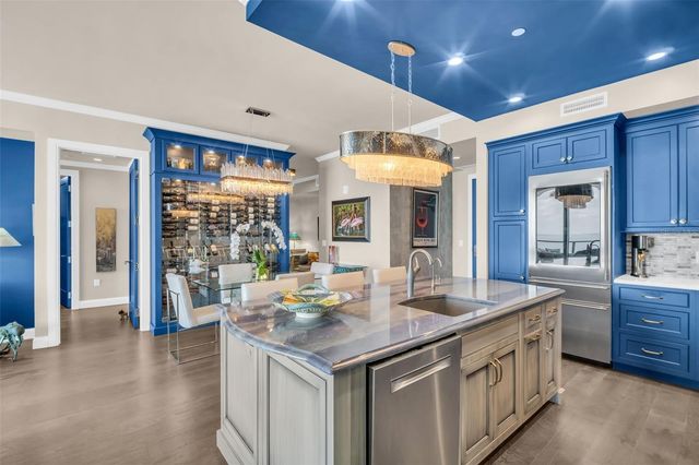 100 1ST AVENUE N 3404, St Petersburg, FL 33701