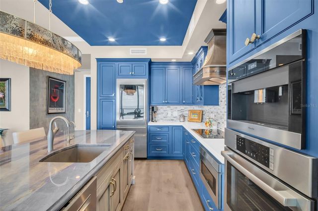 100 1ST AVENUE N 3404, St Petersburg, FL 33701