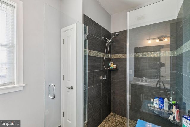 2400 MADISON SQ, Philadelphia, PA 19146